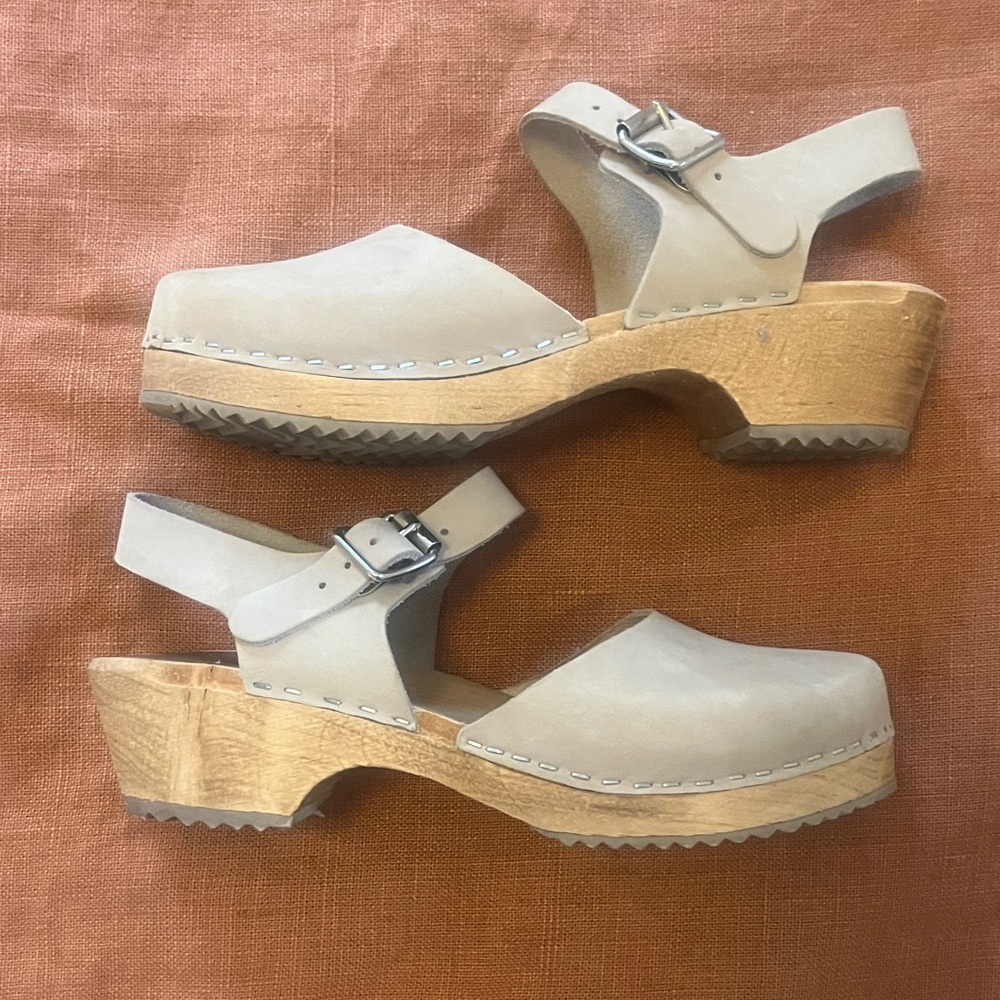 Swedish Beige Leather Clogs - Picture 5 of 5